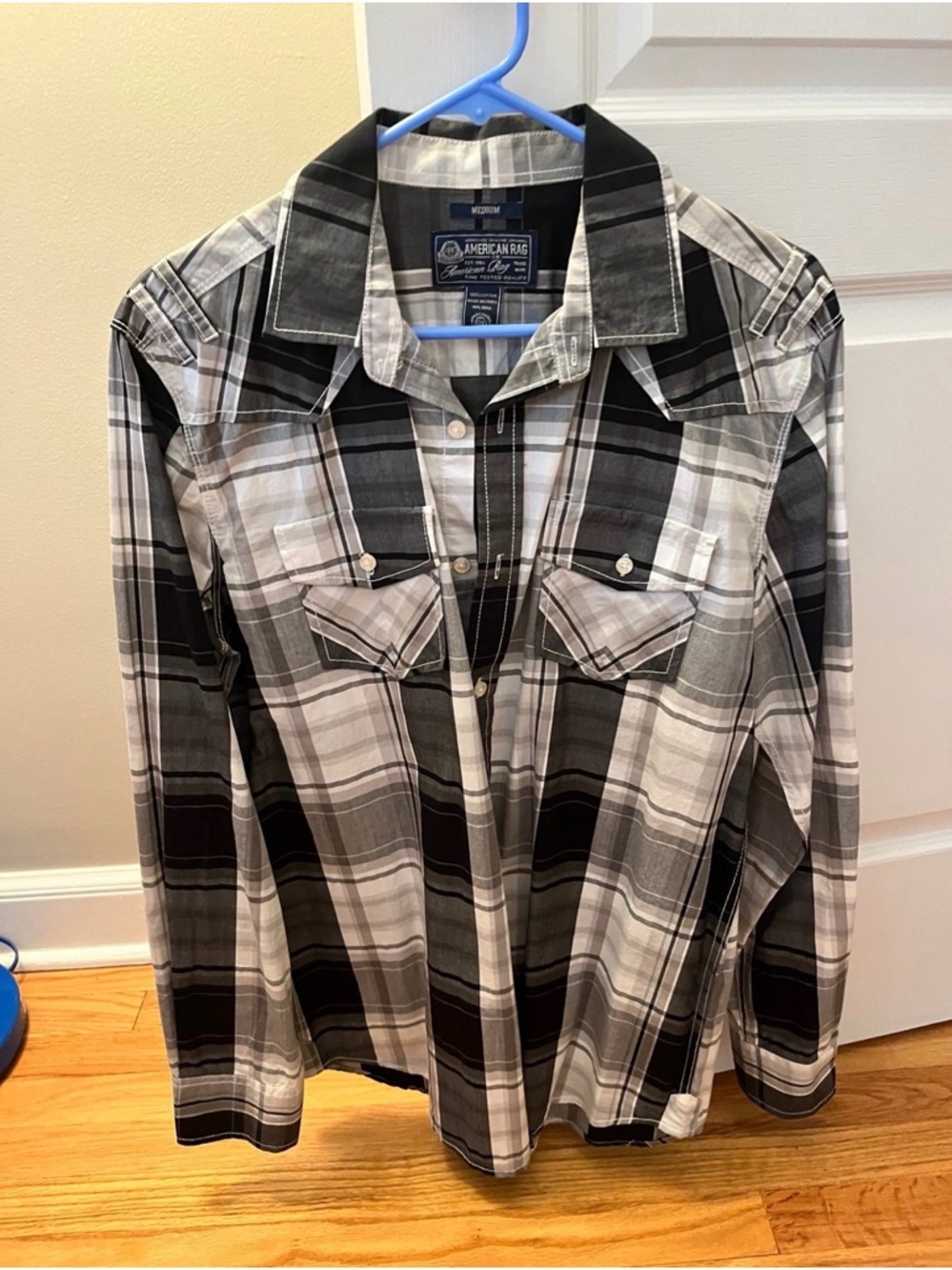 Men’s American Rag Button Up Shirt Size Medium